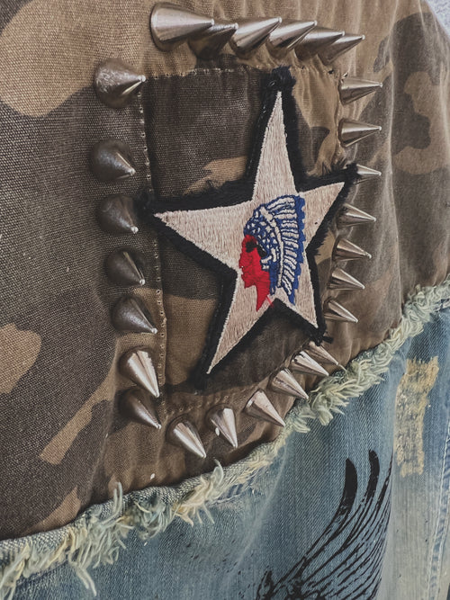 "Devil Made Me Do It" - Chaleco de mezclilla