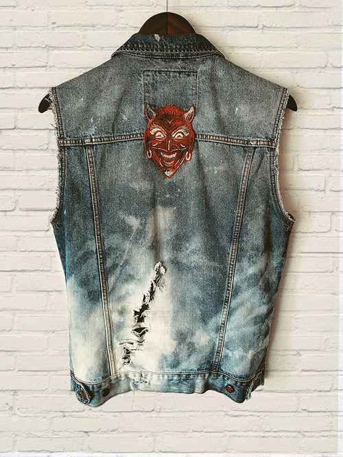 "Devil Made Me Do It" - Chaleco de mezclilla